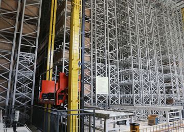 堆垛機和貨架分開采購可以嗎？深圳重型貨架供應(yīng)商解析【易達貨架】