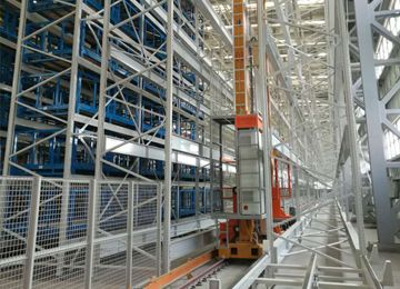 堆垛機和貨架分開采購可以嗎？智能立體存儲貨架廠家解析【易達貨架】