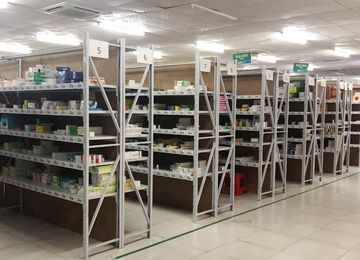 醫(yī)院需要什么樣的貨架？厚街閣樓式倉儲貨架廠家解析【易達貨架】