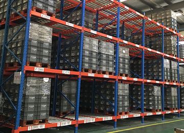 哪種東莞莞城貨架倉儲架能實現(xiàn)先進先出？【易達貨架】