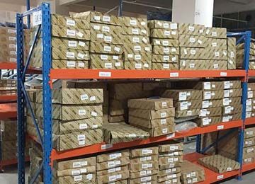 萬江輕型倉儲(chǔ)貨架如何維護(hù)保養(yǎng)使用壽命更長？【易達(dá)貨架】