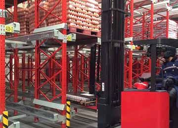 半智能化倉庫貨架是哪種？【易達(dá)貨架】