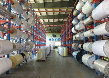 龍巖倉庫貨架卷料貨架用什么存取貨？【易達貨架】