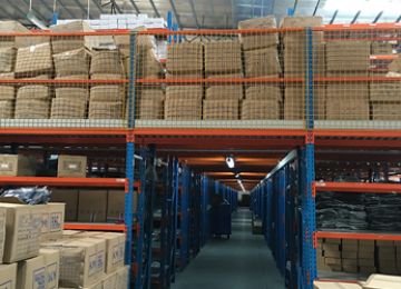 湛江倉庫貨架閣樓式貨架有現(xiàn)貨嗎？【易達貨架】