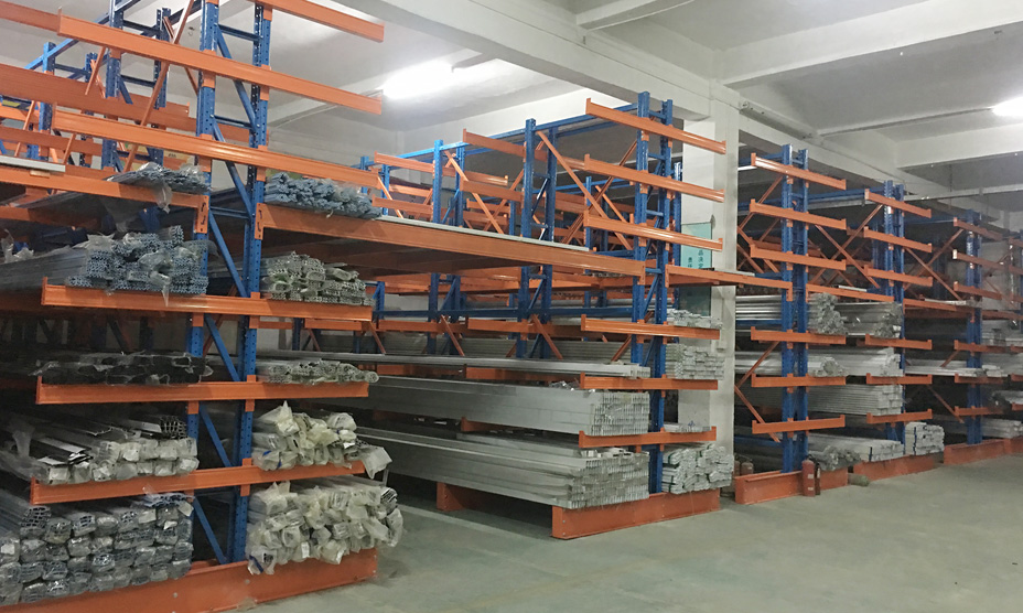 高密度存儲，實現(xiàn)“貨找人”式揀貨