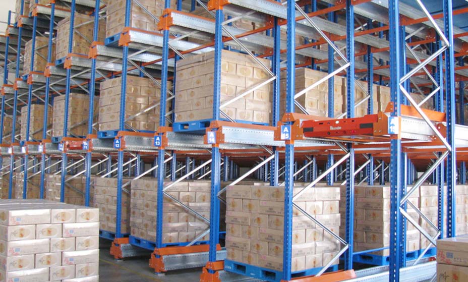 高密度存儲，實(shí)現(xiàn)“貨找人”式揀貨