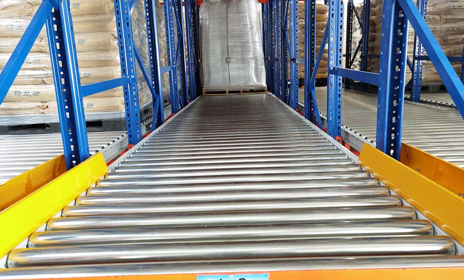 高密度存儲，實現(xiàn)“貨找人”式揀貨