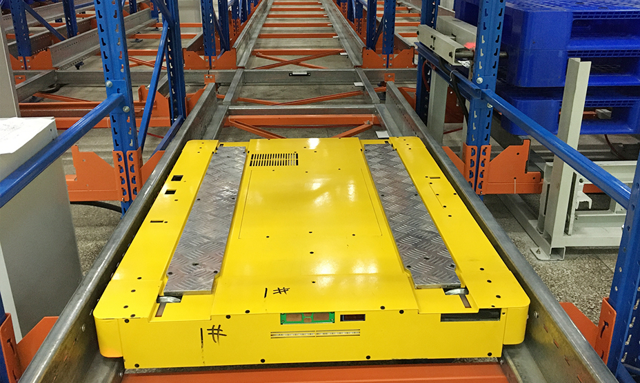 高密度存儲，實現(xiàn)“貨找人”式揀貨