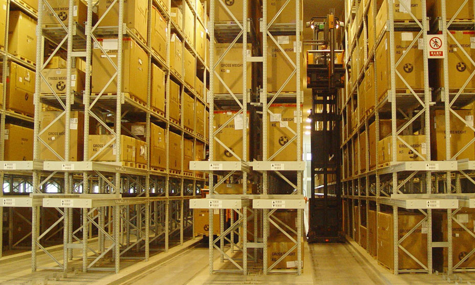 高密度存儲，實現(xiàn)“貨找人”式揀貨