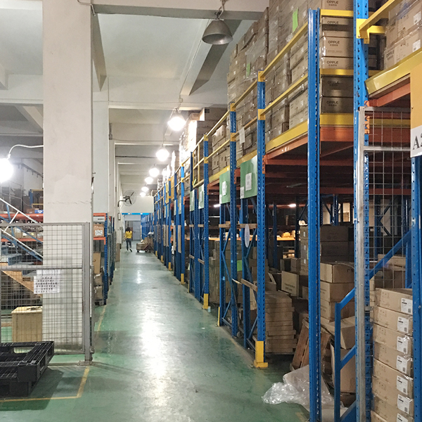 中堂重型倉(cāng)儲(chǔ)貨架