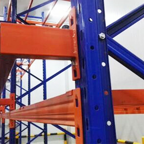 倉(cāng)庫(kù)橫梁式重型貨架