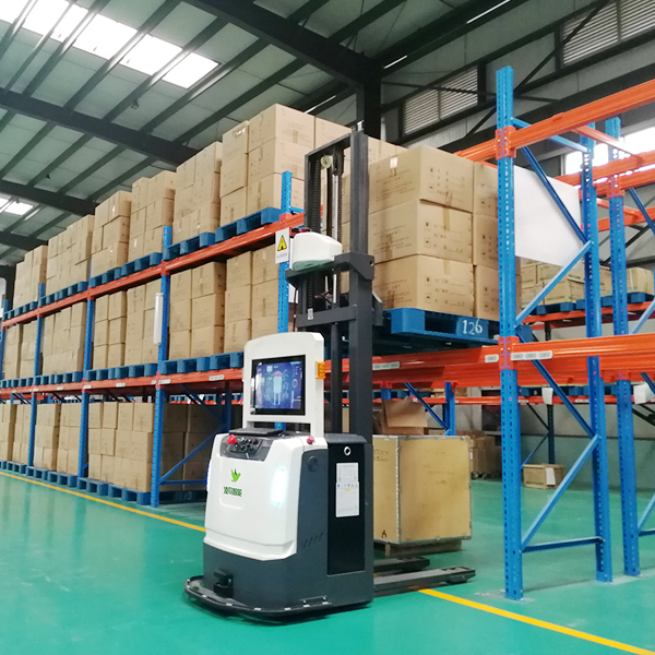 庫(kù)房駛?cè)胧截浖? alt=